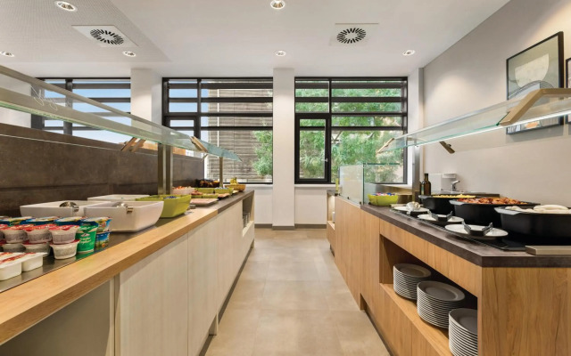 Super 8 by Wyndham Koblenz