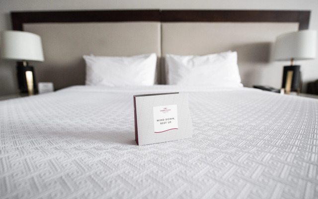 Crowne Plaza Edison by IHG