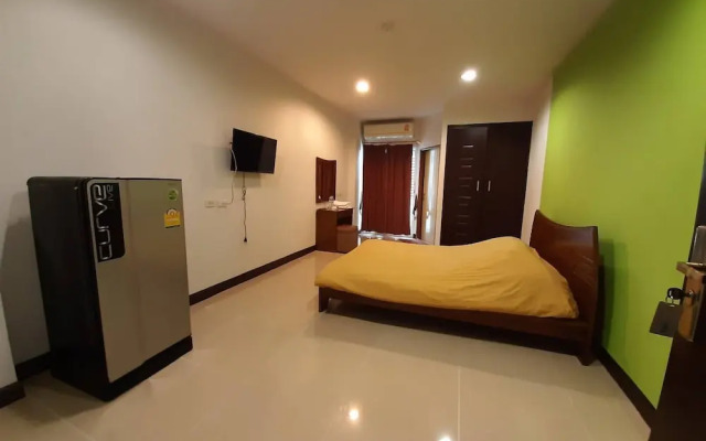 Thanarom Place