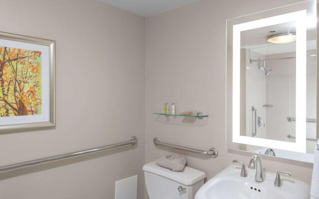 DoubleTree by Hilton Kansas City - Overland Park