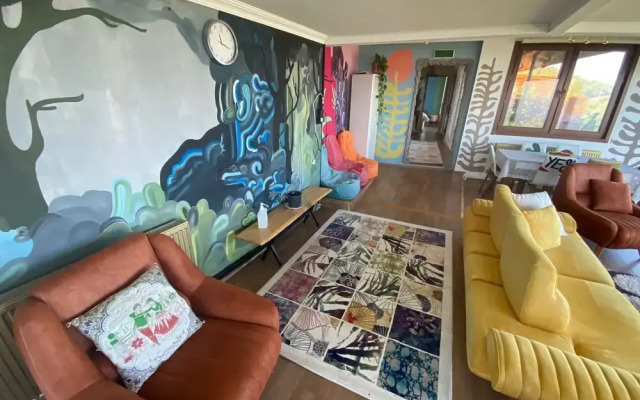 Mona  Lisa Art Villa