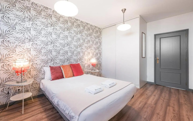 Guestready - Red Stripes