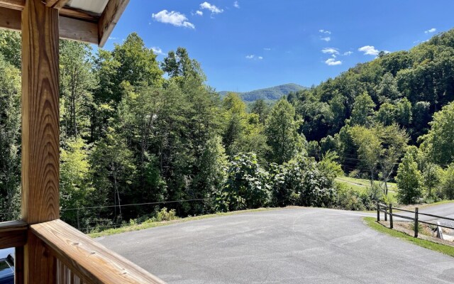 Double L Ranch 1 Bedroom Farmhouse by RedAwning