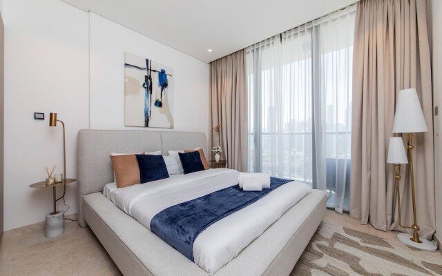 Luxe 3BR with Burj Khalifa view