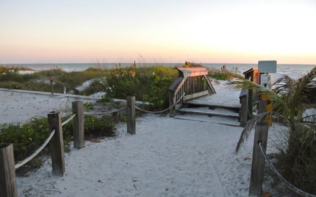 Santa Maria Harbour Resort 4 Br condo by RedAwning
