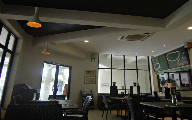 Samsuria Beach Resort & Residence