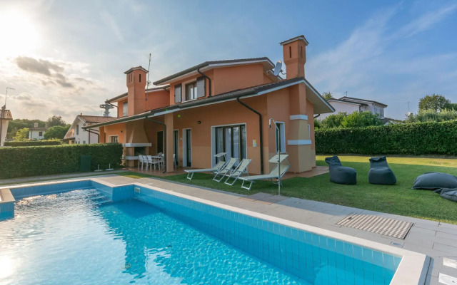 Villa in Albarella With Private Pool & Beach