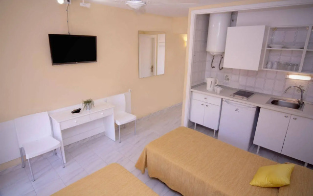 Naika Studios & Apartments