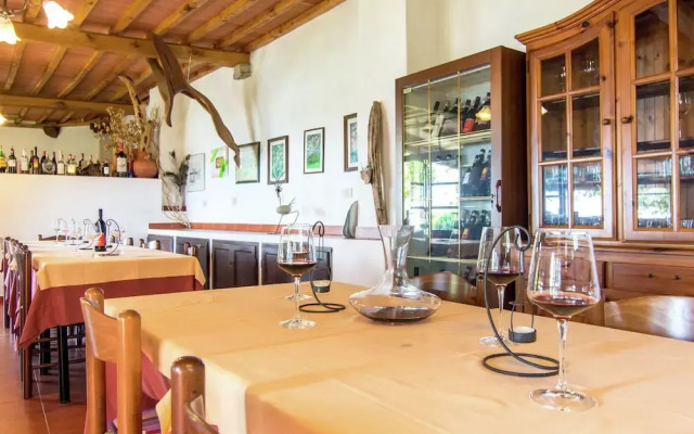 Elegant Holiday Home in Tuscany With Swimming Pool