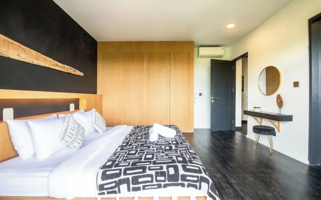 Luxurious 6BR Clifftop Villa, 5 Minutes to Bingin