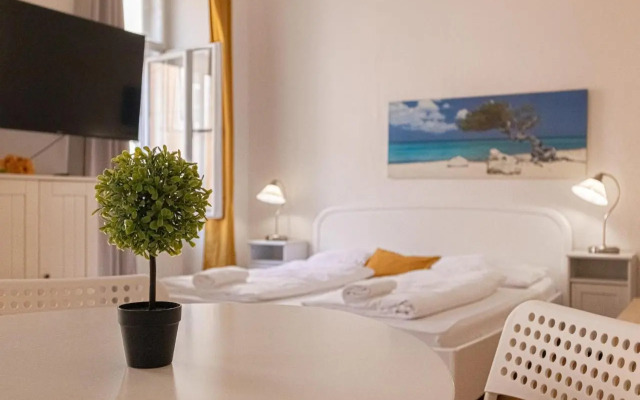Peerles 2BR Apt. Perfectly Situated&Well Connected