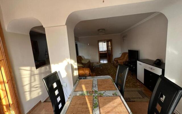 cozy 2-bedroom apartment in Gori