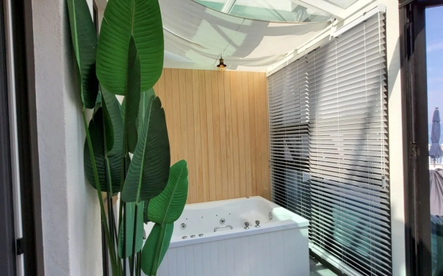 Lim Sea Side Poolvilla Pension