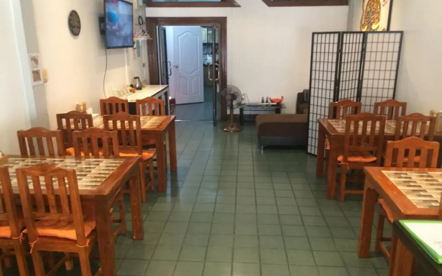 La Maison Verte Hostel