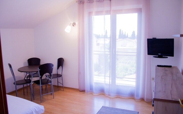 Apartments Ivo 1728