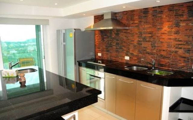 Kata Hill Seaview Apartment