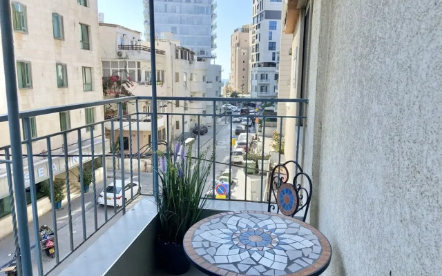 Ness Tsiyona 9 - By Beach Apartments TLV