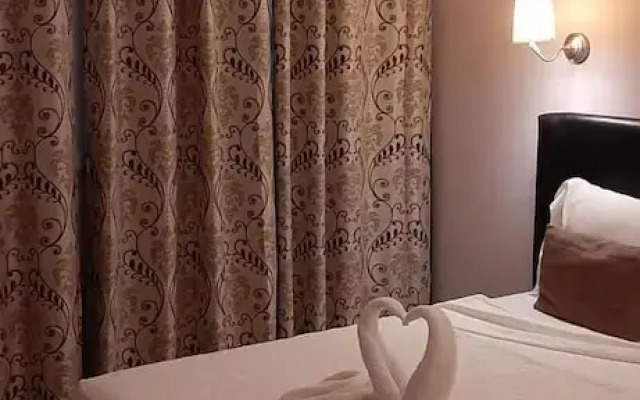 Room in Guest Room - Deluxe Double Room With Balcony in Vila do Maio