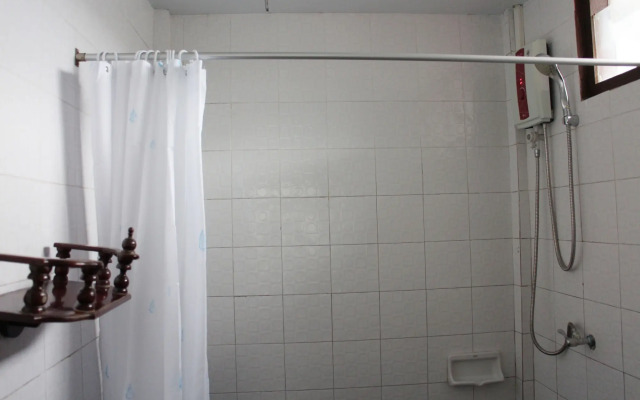 Baan Bua Homestay - Hostel