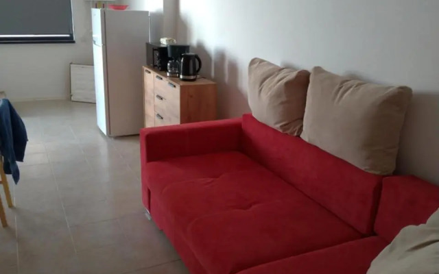 2 Apartamente Alaturate, Identice, Maximum 10 Persoane in Total