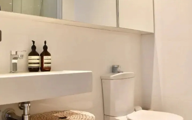 Bright and Open 2 Bedroom Bondi Flat