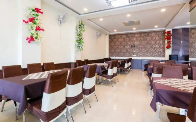 Oyo 3892 Hotel Divya Palace