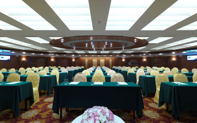 Monarch Plaza Hotel