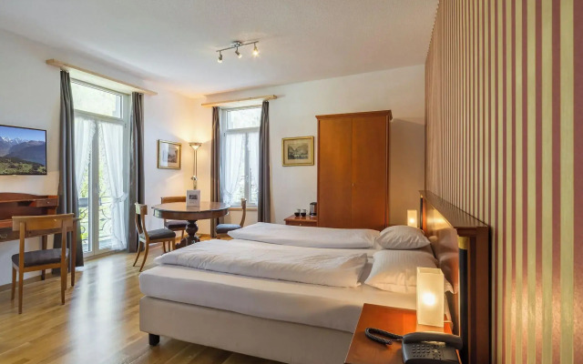 Carlton-Europe Vintage Adults Hotel