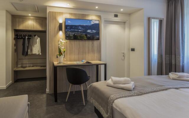 Tourist Hotel