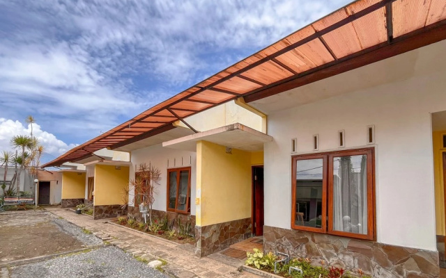 RedDoorz at Penginapan Garuda Batu