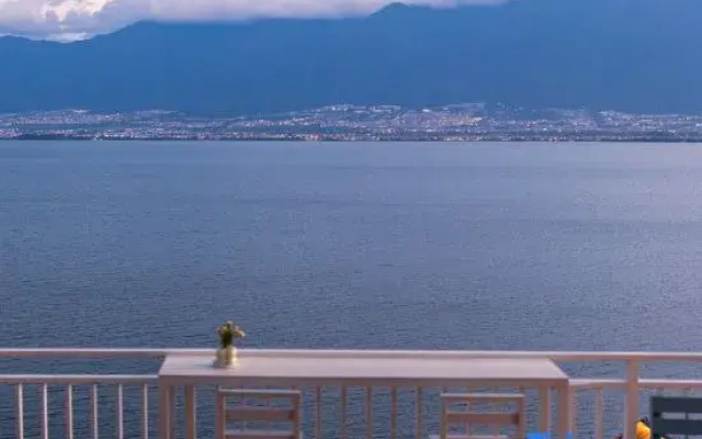 Dali · Listening to the Sea｜Above Erhai Aerial Garden Seaview Resort Hotel (Erhai Branch)