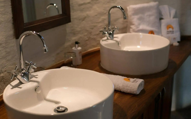Mopane Bush Lodge