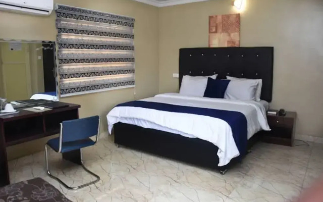 Beautiful 1 Bed, Living Room in a Hotel Penthouse