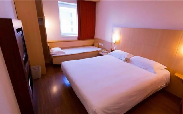 ibis Dalian Zhongshan Square