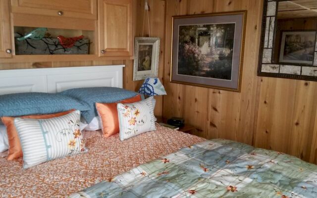 The Cabins at Shale Lake