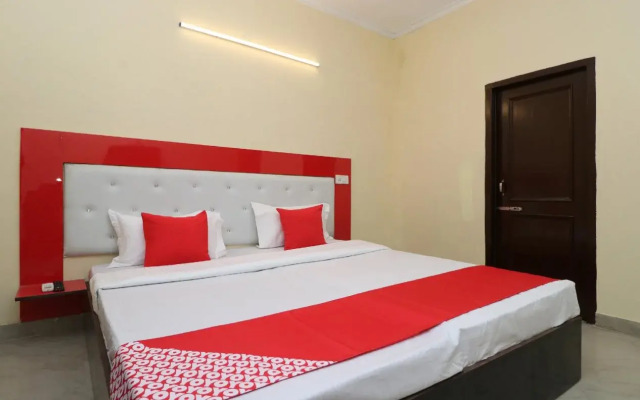 Oyo 28325 Dhillon Residency