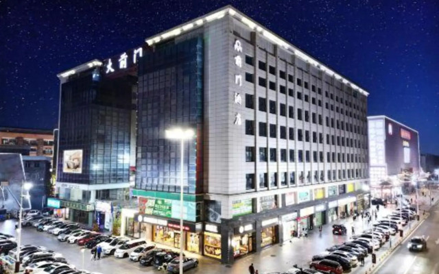 Qianmen Holiday Inn (Zhuhai City Rail Mingzhu Station)