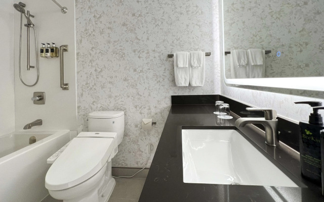 Coast Victoria Hotel & Marina by APA