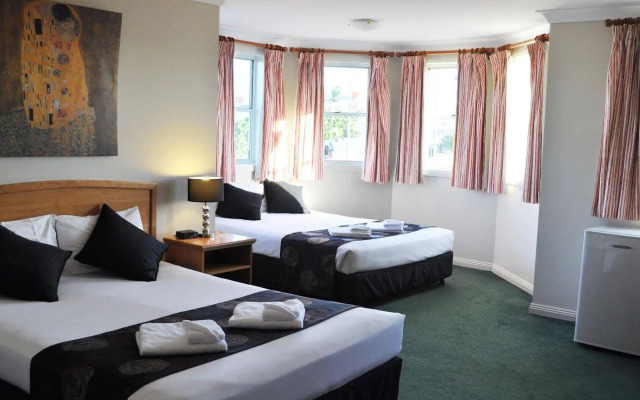Meadowbrook Hotel