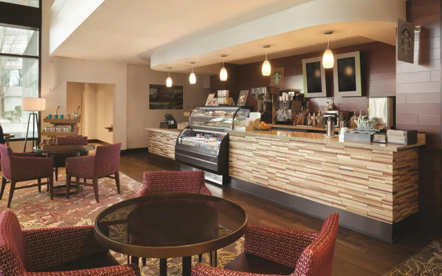 Hilton East Brunswick Hotel & Executive Meeting Center