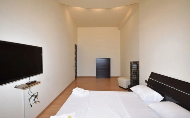 Spacious Apartment by Luxe Group TT606