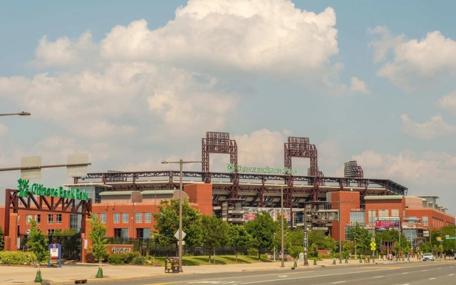 FRONTDESK The Cosmopolitan Apts Philadelphia