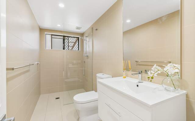 Waterfront Family Entertainer   5 Bedroom   Pool