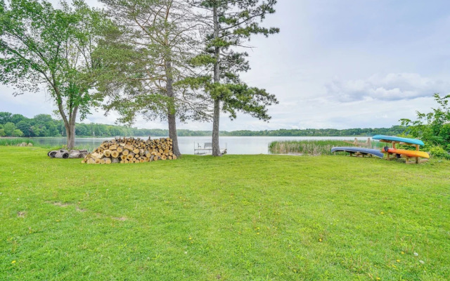 Snowmobile Trail On-site: Lakefront Mound Apt!