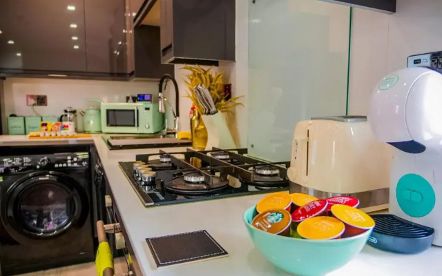 NEW Cosy & Secure - 2 Bed - Free WIFI - Modern & Functional