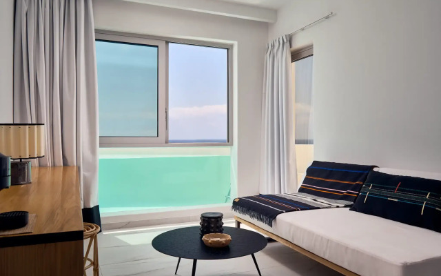 Kouros Hotel & Suites