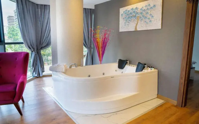 Parla Suite Hotel