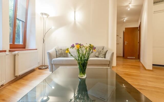 Romantic Condo near Charles Bridge