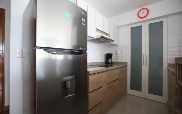 Quiet Romantic Apartment In The Heart Of Barranco