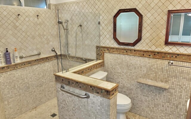 The Belmont Beach Bungalow Pool & Hot Tub!